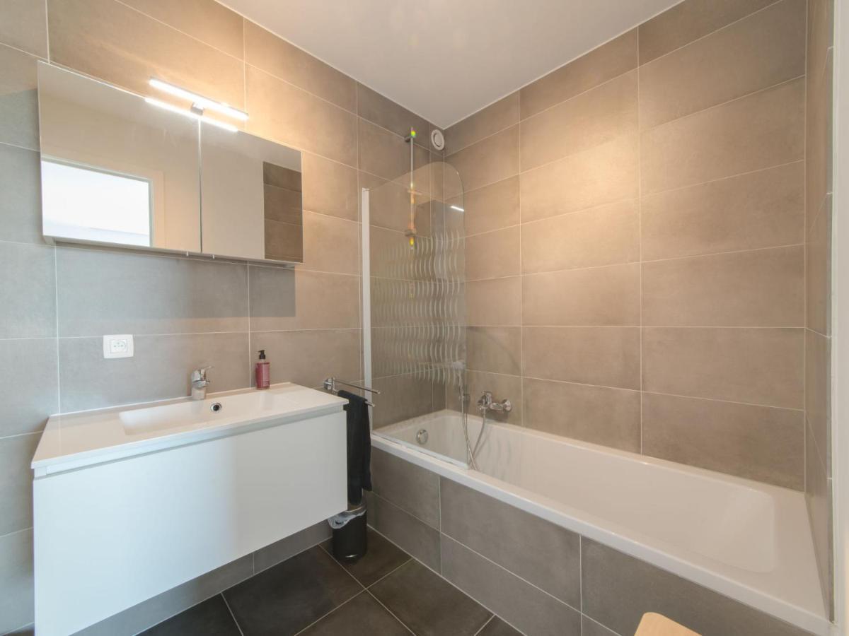 Apartment Railway To The Beach By Interhome Blankenberge Exteriör bild